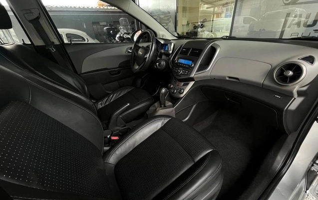 imagem-https://www.socarrao.com.br/sc-vehicle-images-prod/4352342/1792155685605-8495232_27_B_1092cfeca9.jpeg