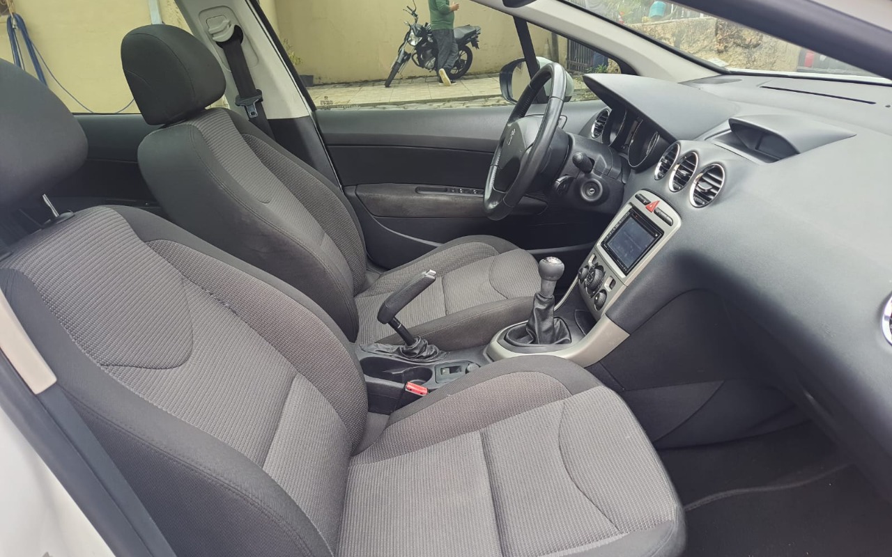 imagem-https://www.socarrao.com.br/sc-vehicle-images-prod/4352358/1791982504985-V2hhdHNBcHAgSW1hZ2UgMjAyNi0xMC0xNCBhdCAwOS4yNy4zMiAoMikuanBlZw.jpeg