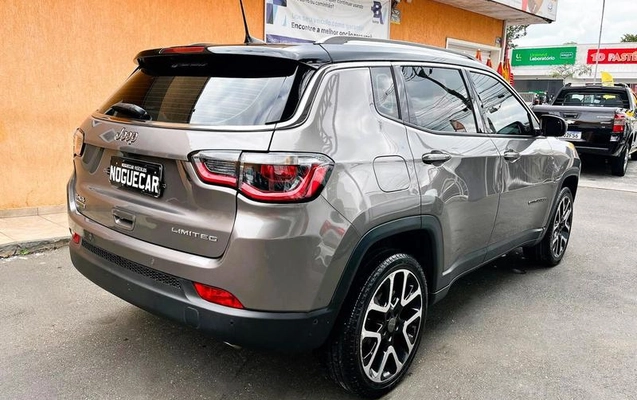 imagem-https://www.socarrao.com.br/sc-vehicle-images-prod/4352533/1791991839057-8568429_9_B_4c79c75a27.jpeg