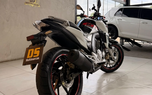 imagem-https://www.socarrao.com.br/sc-vehicle-images-prod/4352567/1792435908250-76b7e07b-3a4c-4f6c-981e-2a5e04a5eb5a.jpg