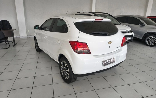 imagem-https://www.socarrao.com.br/sc-vehicle-images-prod/4352631/1791985117971-2528fe57-8737-4923-8cd2-ce3887e7e324.jpg