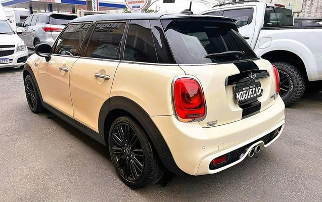 imagem-https://www.socarrao.com.br/sc-vehicle-images-prod/4352945/1791991845042-8568779_12_B_fef2510557.jpeg