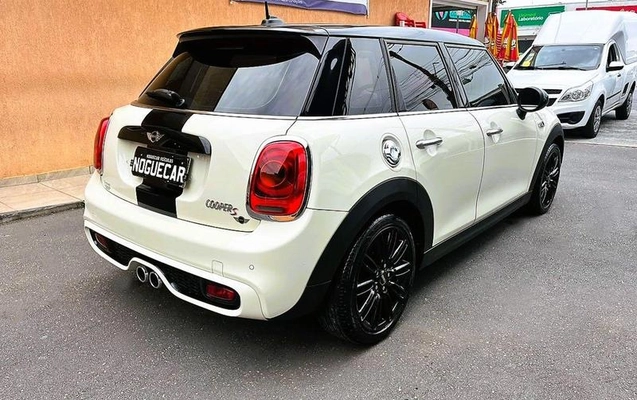 imagem-https://www.socarrao.com.br/sc-vehicle-images-prod/4352945/1791991845045-8568779_13_B_cfeded02de.jpeg