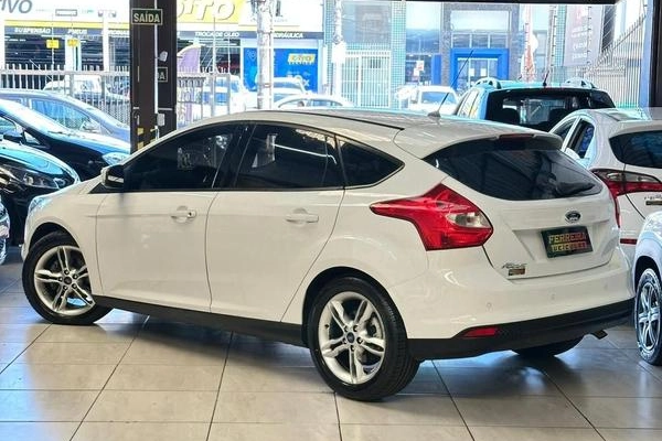 imagem-https://www.socarrao.com.br/sc-vehicle-images-prod/4353138/1792598120205-7801015_9_B_fbb28f965d.jpeg