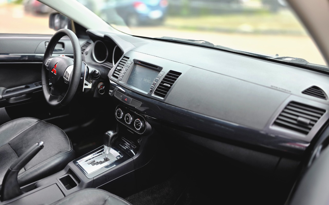 imagem-https://www.socarrao.com.br/sc-vehicle-images-prod/4353174/1791990502516-MjAyNjEwMTRfMTA0NjQ2LmpwZw.jpg