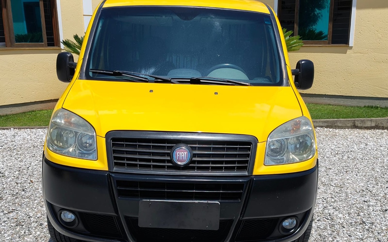 Fiat Doblo 2011 Amarelo — foto 1 de 3