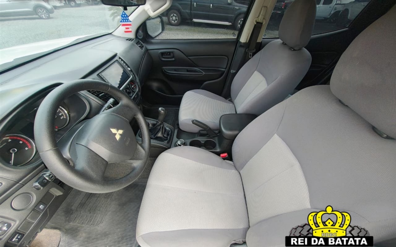 imagem-https://www.socarrao.com.br/sc-vehicle-images-prod/4353701/1791994044433-Ny5qcGc.jpg