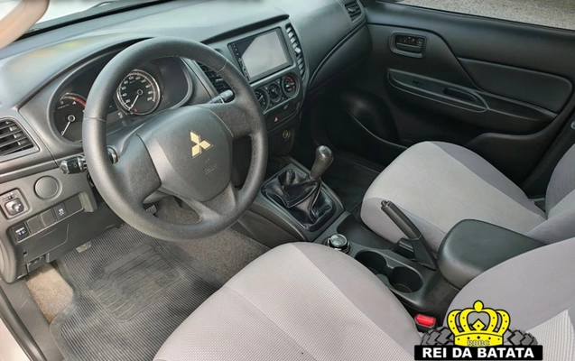imagem-https://www.socarrao.com.br/sc-vehicle-images-prod/4353701/1791994044570-Ny0xLmpwZw.jpg