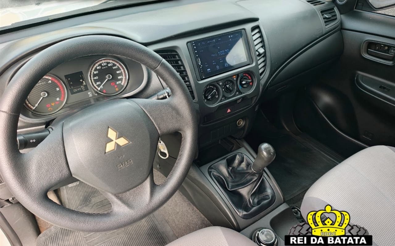 imagem-https://www.socarrao.com.br/sc-vehicle-images-prod/4353701/1791994044655-OC5qcGc.jpg