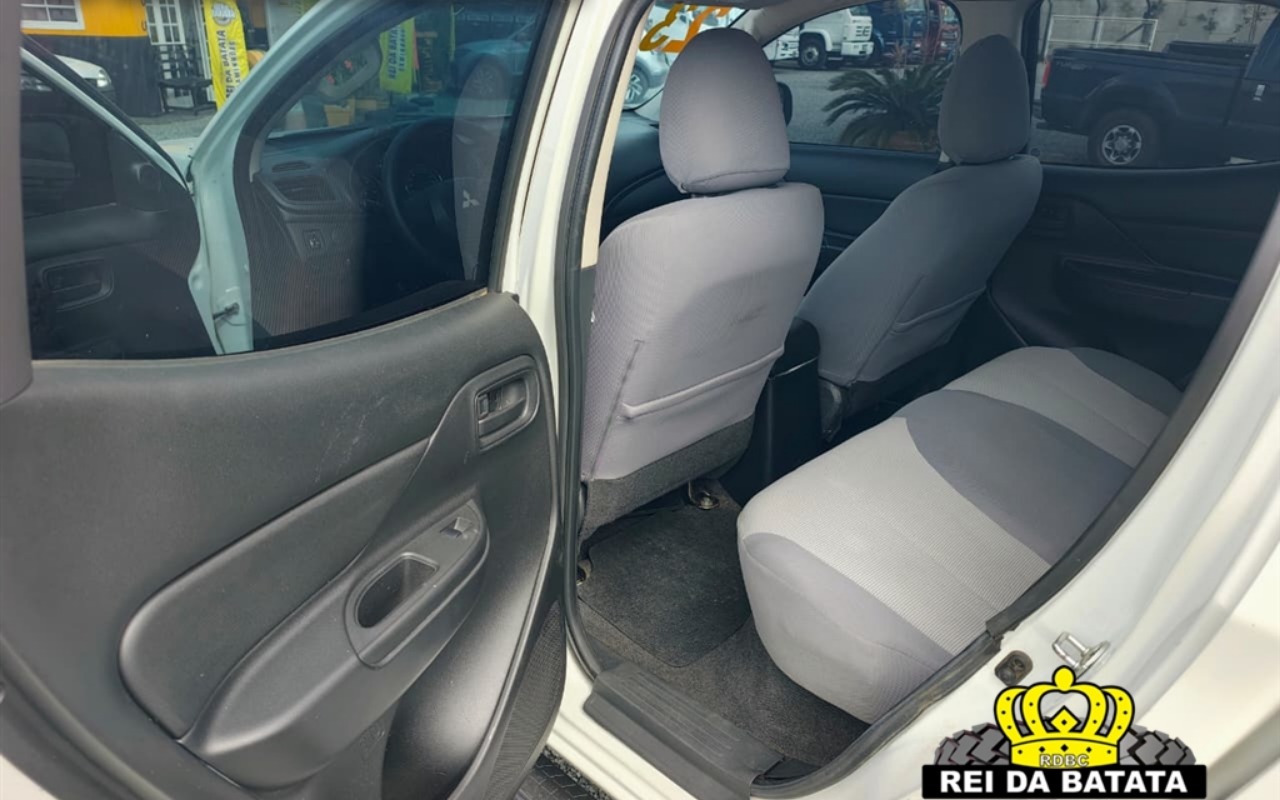 imagem-https://www.socarrao.com.br/sc-vehicle-images-prod/4353701/1791994044818-MTAuanBn.jpg