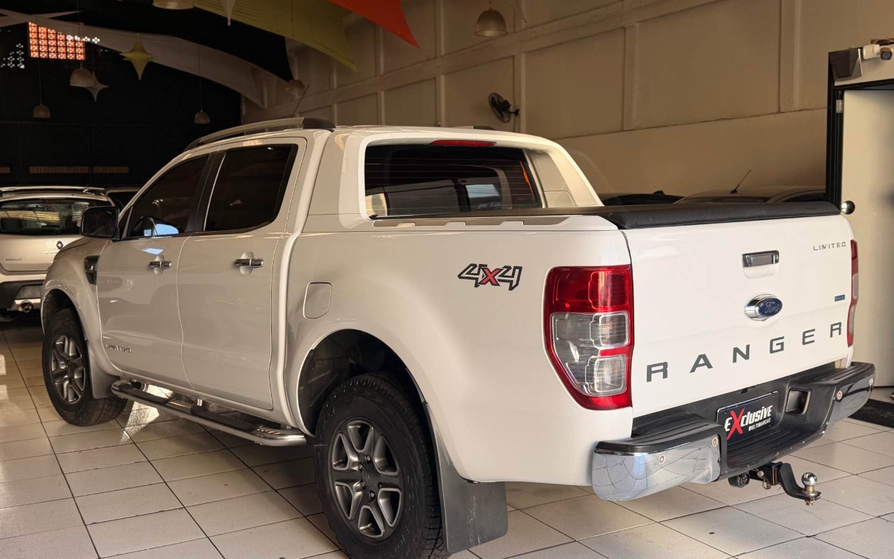 imagem-https://www.socarrao.com.br/sc-vehicle-images-prod/4354058/1791996775148-UkFOR0VSIDIwMTU5LmpwZw.jpg