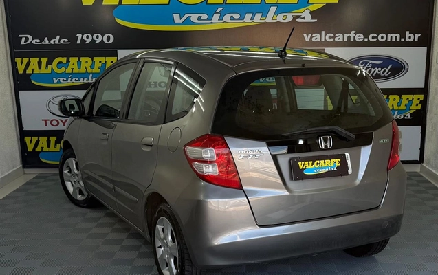 imagem-https://www.socarrao.com.br/sc-vehicle-images-prod/4354187/1791997757590-My5qZmlm.jfif