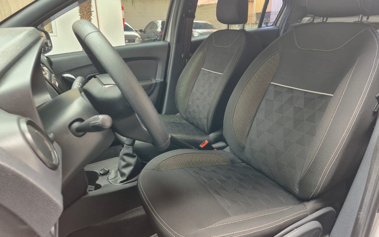 imagem-https://www.socarrao.com.br/sc-vehicle-images-prod/4354419/1791999728831-NDExYTg3ZGQtZWQ2OC00OGMyLTgzNjctZTBmYWRkZDVlZTNjLmpwZWc.jpeg