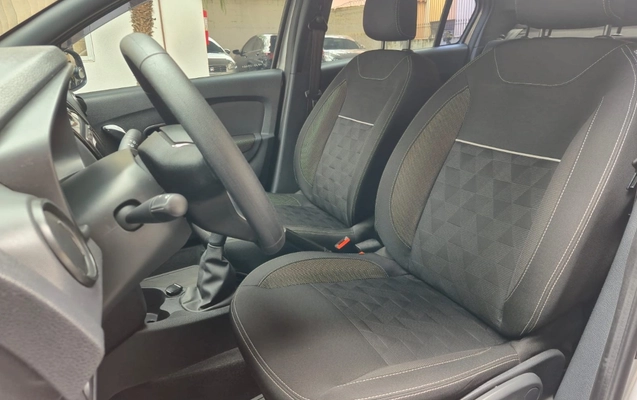 imagem-https://www.socarrao.com.br/sc-vehicle-images-prod/4354419/1791999728831-NDExYTg3ZGQtZWQ2OC00OGMyLTgzNjctZTBmYWRkZDVlZTNjLmpwZWc.jpeg