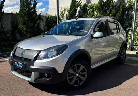 Renault Sandero 2013 Prata — foto 1 de 3