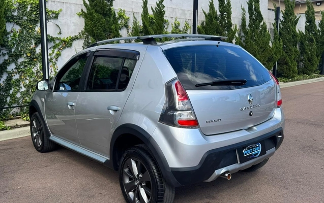 imagem-https://www.socarrao.com.br/sc-vehicle-images-prod/4354642/1792001543785-5c0fe820-aab2-46fa-b932-668fd4a6110a.jpg
