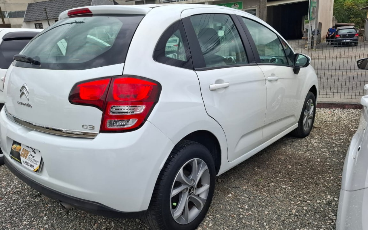 imagem-https://www.socarrao.com.br/sc-vehicle-images-prod/4354737/1792002119444-ZmUzZTE1ZGYtZTkyMy00ZjU5LWE1ZjAtNjU0YzIwMmNhYWI4LmpmaWY.jfif