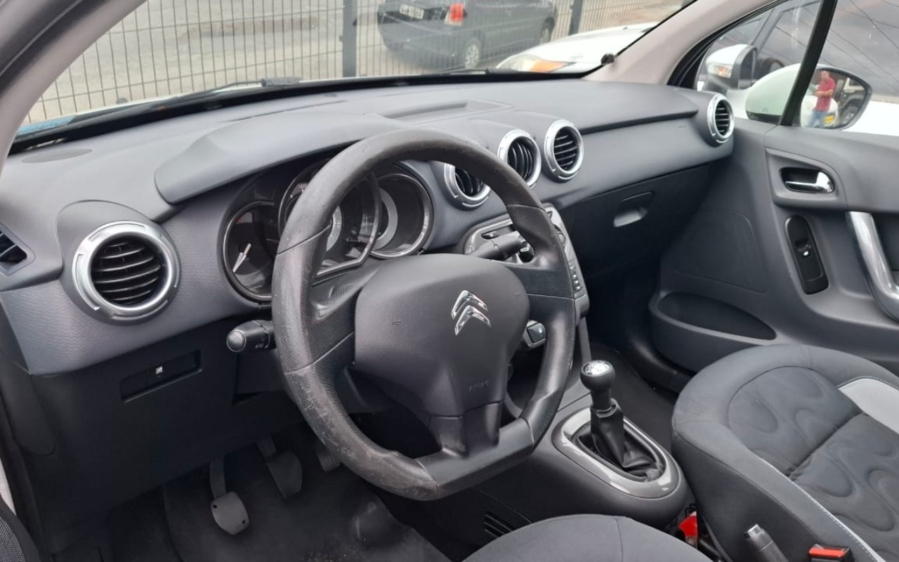 imagem-https://www.socarrao.com.br/sc-vehicle-images-prod/4354737/1792002119668-YjlhYzM1ZDAtMWFjOC00NzVlLWE1NGMtNzU5NWI2YTk5MTE2LmpmaWY.jfif