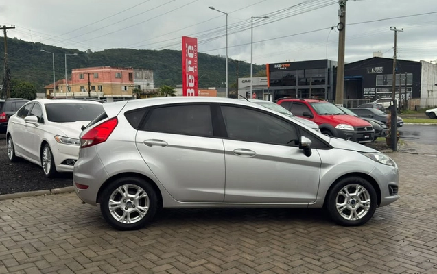 imagem-https://www.socarrao.com.br/sc-vehicle-images-prod/4354952/1792003709068-3zWcL9eR6qYXMrXEZg4WpE03uTFUWLX4.jpg