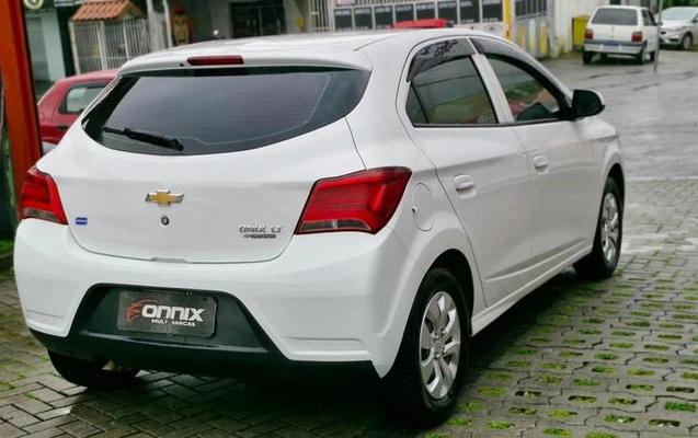 imagem-https://www.socarrao.com.br/sc-vehicle-images-prod/4354962/1792086233127-8570535_11_B_281916fd5c.jpeg