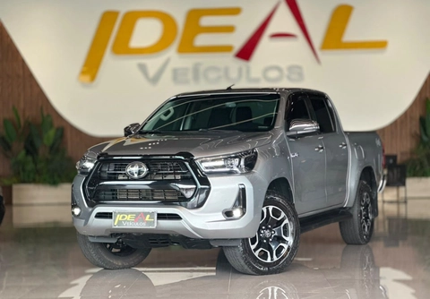Toyota Hilux 2021 Prata — foto 1 de 3