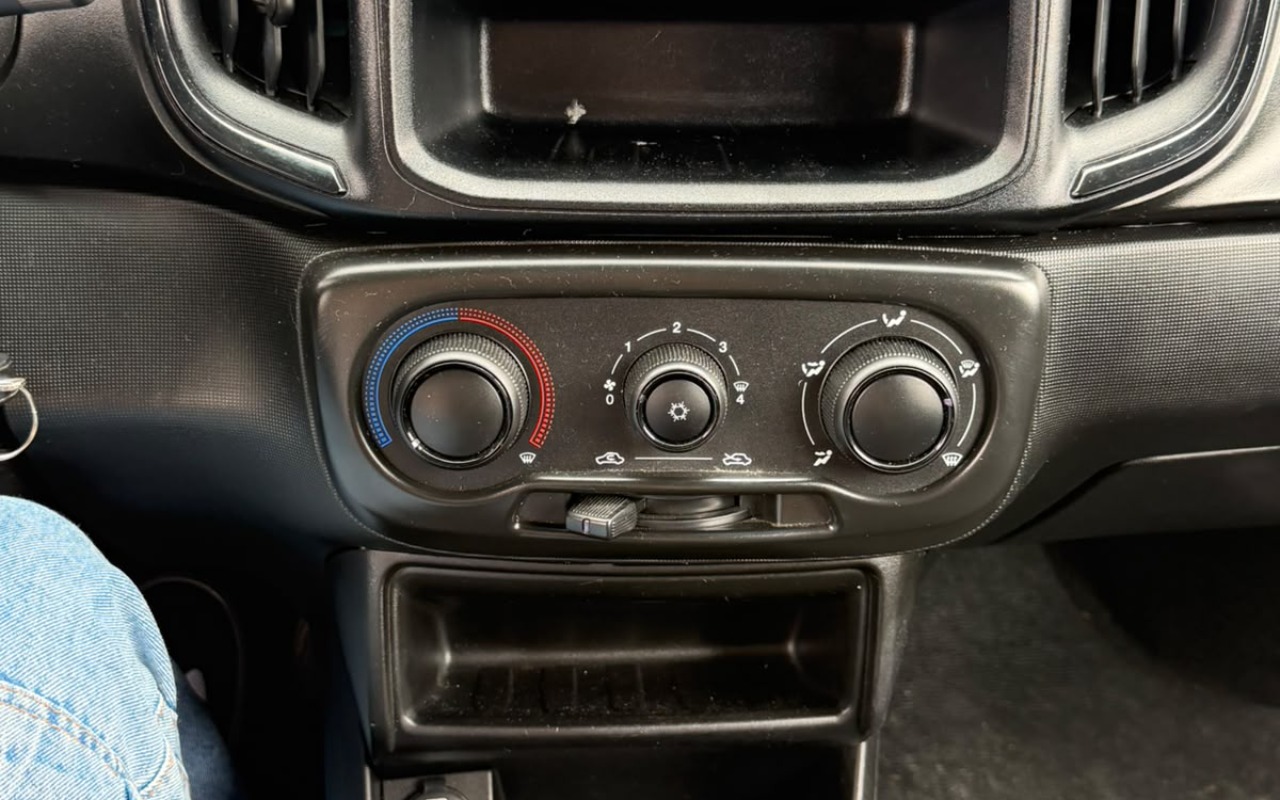 imagem-https://www.socarrao.com.br/sc-vehicle-images-prod/4355294/1792006463689-V2hhdHNBcHAgSW1hZ2UgMjAyNi0xMC0xNCBhdCAxMy40MS4xNiAoMSkuanBlZw.jpeg
