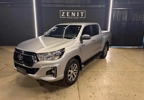 Toyota Hilux 2020 Prata — foto 1 de 3