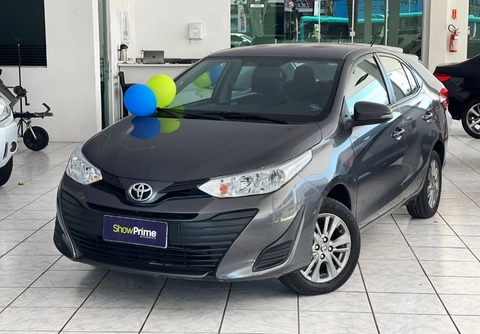 Toyota Yaris 2022 Cinza — foto 1 de 3