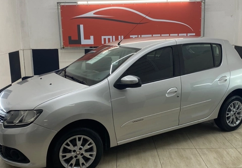 Renault Sandero 2016 Prata — foto 1 de 3