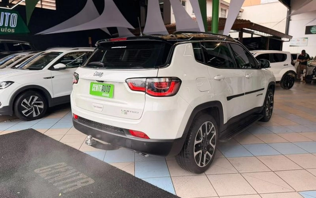 imagem-https://www.socarrao.com.br/sc-vehicle-images-prod/4355986/1792425137549-8542255_3_B_5f21f2be0d.jpeg