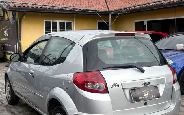 imagem-https://www.socarrao.com.br/sc-vehicle-images-prod/4356409/1792012747021-Y2NiMGQ5Y2YtYTIxNy00MThlLTliYzUtNDZiN2U4NTJlYjczLmpwZWc.jpeg