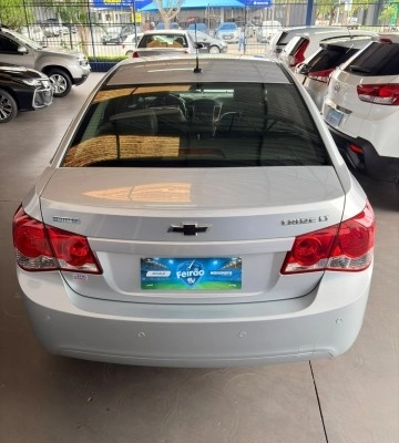 imagem-https://www.socarrao.com.br/sc-vehicle-images-prod/4361577/1792065518431-640_480_chevrolet-cruze-lt-1-8-16v-ecotec-flex-12-12-d135ea-7.jpg