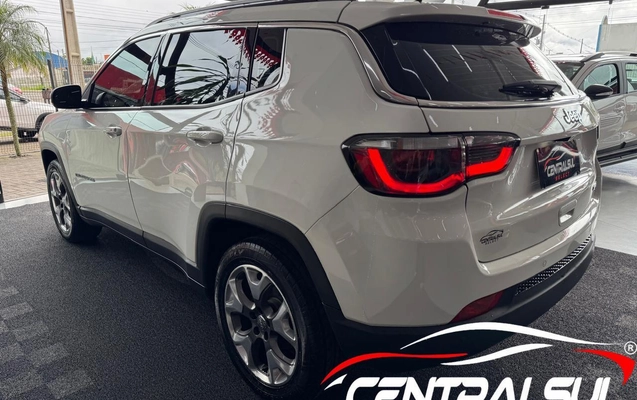 imagem-https://www.socarrao.com.br/sc-vehicle-images-prod/4361582/1792065668906-d42c1f31060c4cb18c3a23483802b4e6_1792065575608.jpg