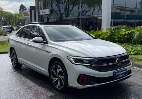 Volkswagen Jetta 2024 Branco — foto 1 de 3