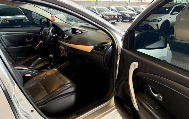 imagem-https://www.socarrao.com.br/sc-vehicle-images-prod/4361928/1792071225380-8561512_12_B_8d06beecc8.jpeg