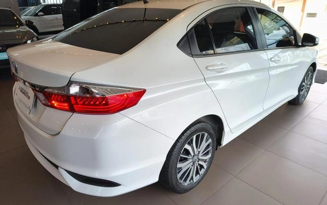 imagem-https://www.socarrao.com.br/sc-vehicle-images-prod/4361946/1792071686624-8482809_8_B_4f9b4b6e43.jpeg