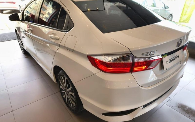 imagem-https://www.socarrao.com.br/sc-vehicle-images-prod/4361946/1792071686626-8482809_8_B_85e4709ebe.jpeg