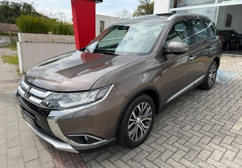 Mitsubishi OUTLANDER 2018 Marrom — foto 1 de 3