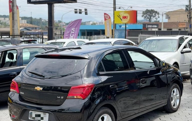 imagem-https://www.socarrao.com.br/sc-vehicle-images-prod/4362354/1792075607793-69436ad0e6cc19d57.jpg