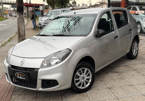 Renault Sandero 2014 Prata — foto 1 de 3