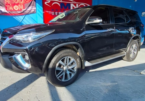 Toyota Hilux SW4 2016 Preto — foto 1 de 3