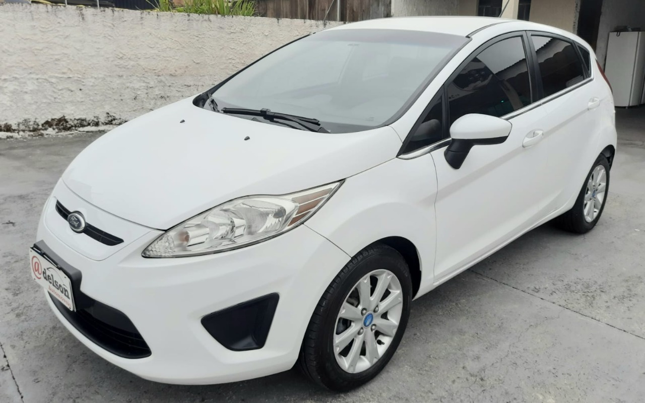 Ford Fiesta SE 1.6 16V Flex 5p 2013 Branco — foto 1 de 3