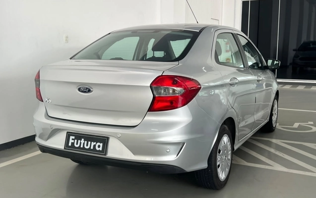 imagem-https://www.socarrao.com.br/sc-vehicle-images-prod/4363107/1792082265540-TpvxV2VYiFNMtCybDirZUHUPlCG5wDlm.jpg
