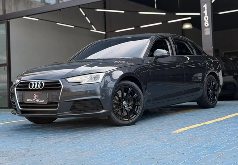 Audi A4 2018 Cinza — foto 1 de 3