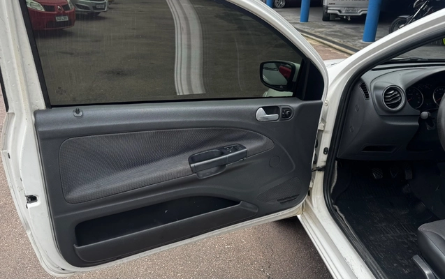 imagem-https://www.socarrao.com.br/sc-vehicle-images-prod/4363524/1792086142438-YzI3ZTc0OGYtNjBmZC00NTU2LTgxNjItODBmNWQyODZmMTZiLmpwZWc.jpeg