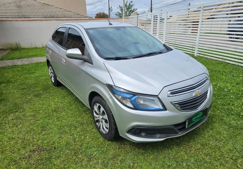 Chevrolet Onix 2013 Prata — foto 1 de 3