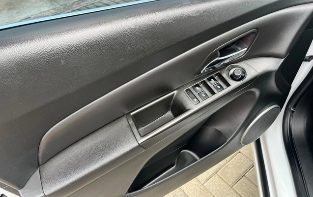 imagem-https://www.socarrao.com.br/sc-vehicle-images-prod/4363862/1792088501610-NzMyMDNiZTUtOWM2My00OGVjLTgzYjktYzMzNWU2ZTFlNGVhLmpwZWc.jpeg