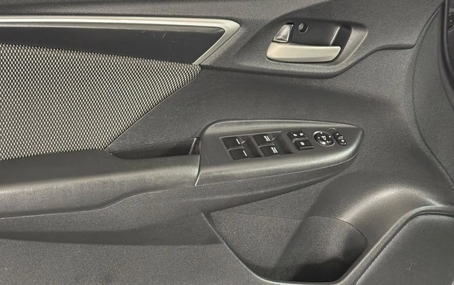 imagem-https://www.socarrao.com.br/sc-vehicle-images-prod/4363876/1792088796195-d707cda4b7c342c9a2eb7f285b0d7fd2_1789063376268.jpg