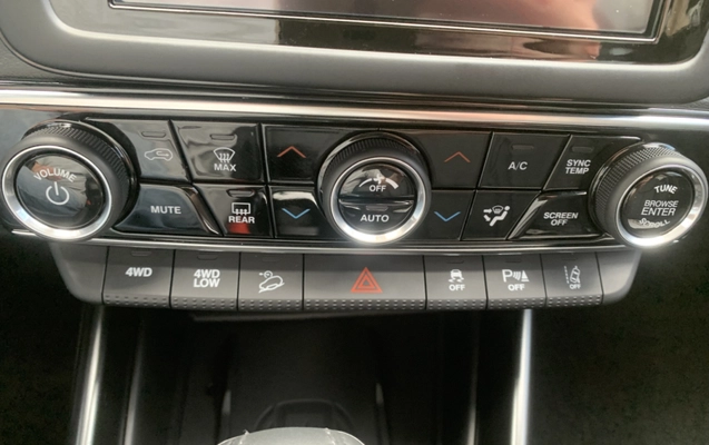 imagem-https://www.socarrao.com.br/sc-vehicle-images-prod/4364083/1792091166039-app-photos-v8CzBtbkT2QJL4reP6YNAlQy52m1OZHf.jpg