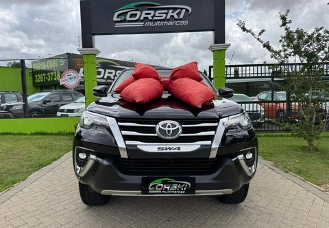 Toyota Hilux SW4 2020 Preto — foto 1 de 3